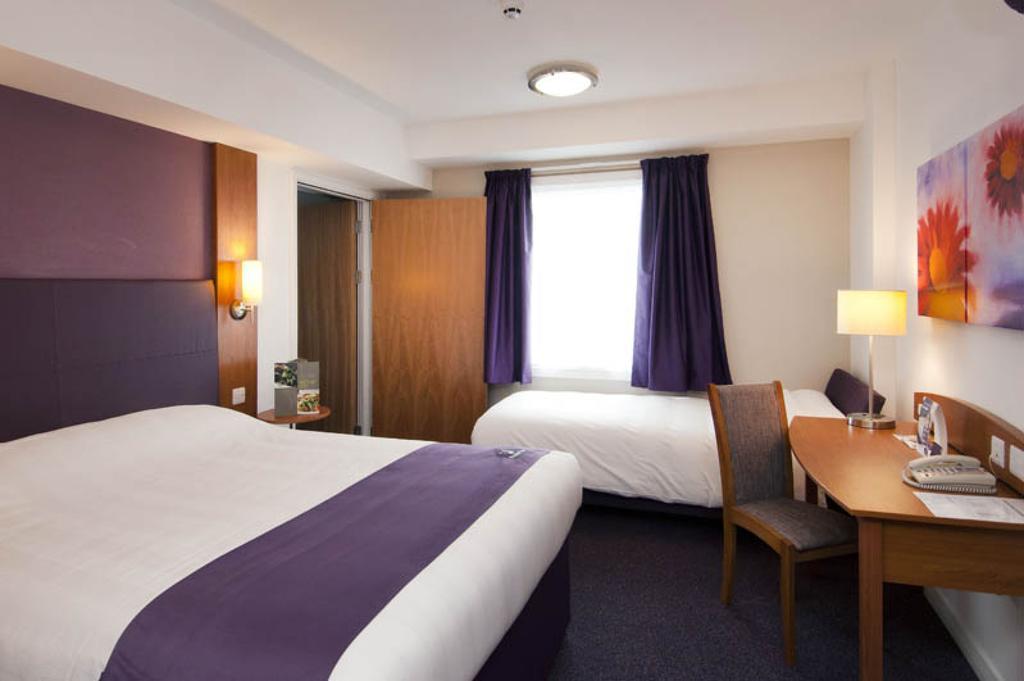 Premier Inn Manchester - Handforth Room photo