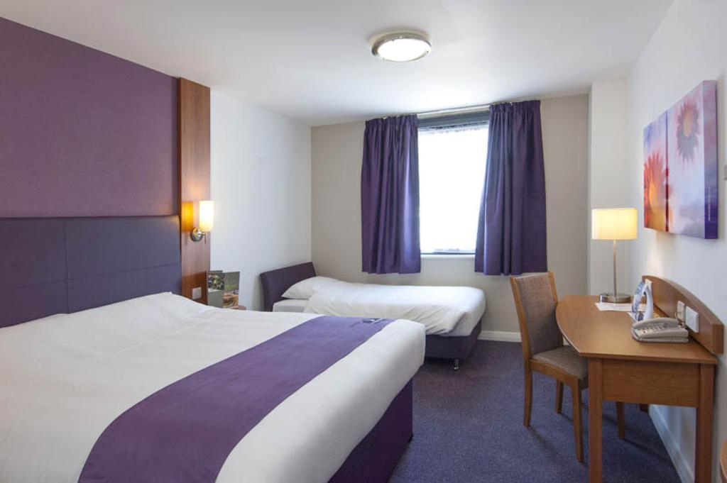 Premier Inn Manchester - Handforth Room photo