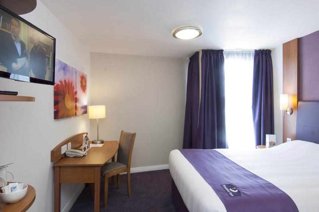 Premier Inn Manchester - Handforth Room photo